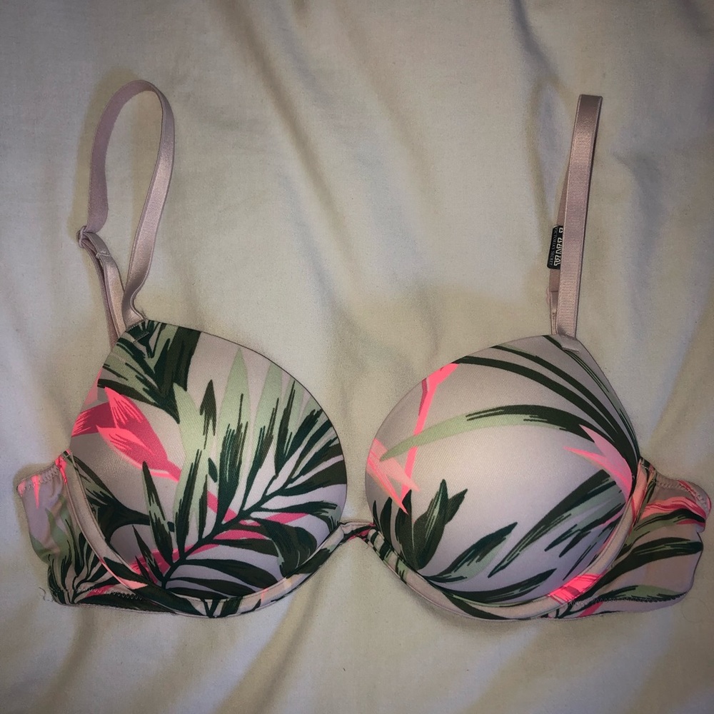 NWOT VSPINK Bra